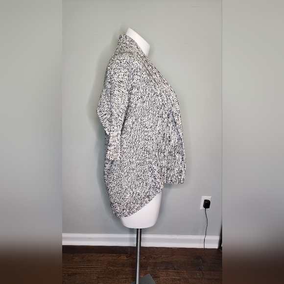 Express Chunky Knit Cardigan - Picture 3 of 8